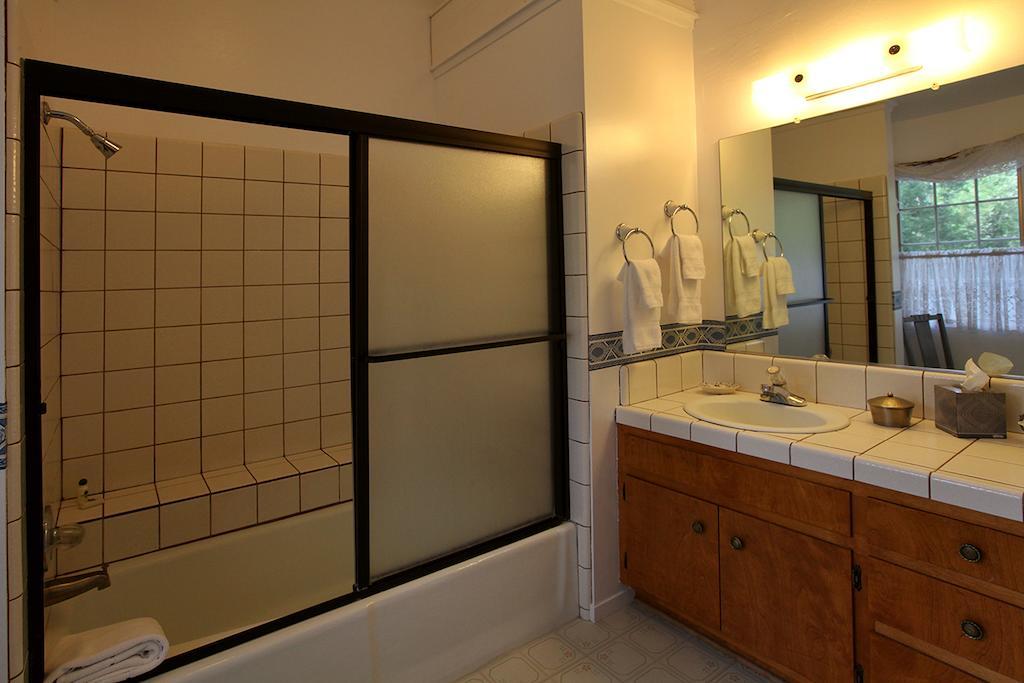 Highland House Bed And Breakfast Μαριπόζα Δωμάτιο φωτογραφία